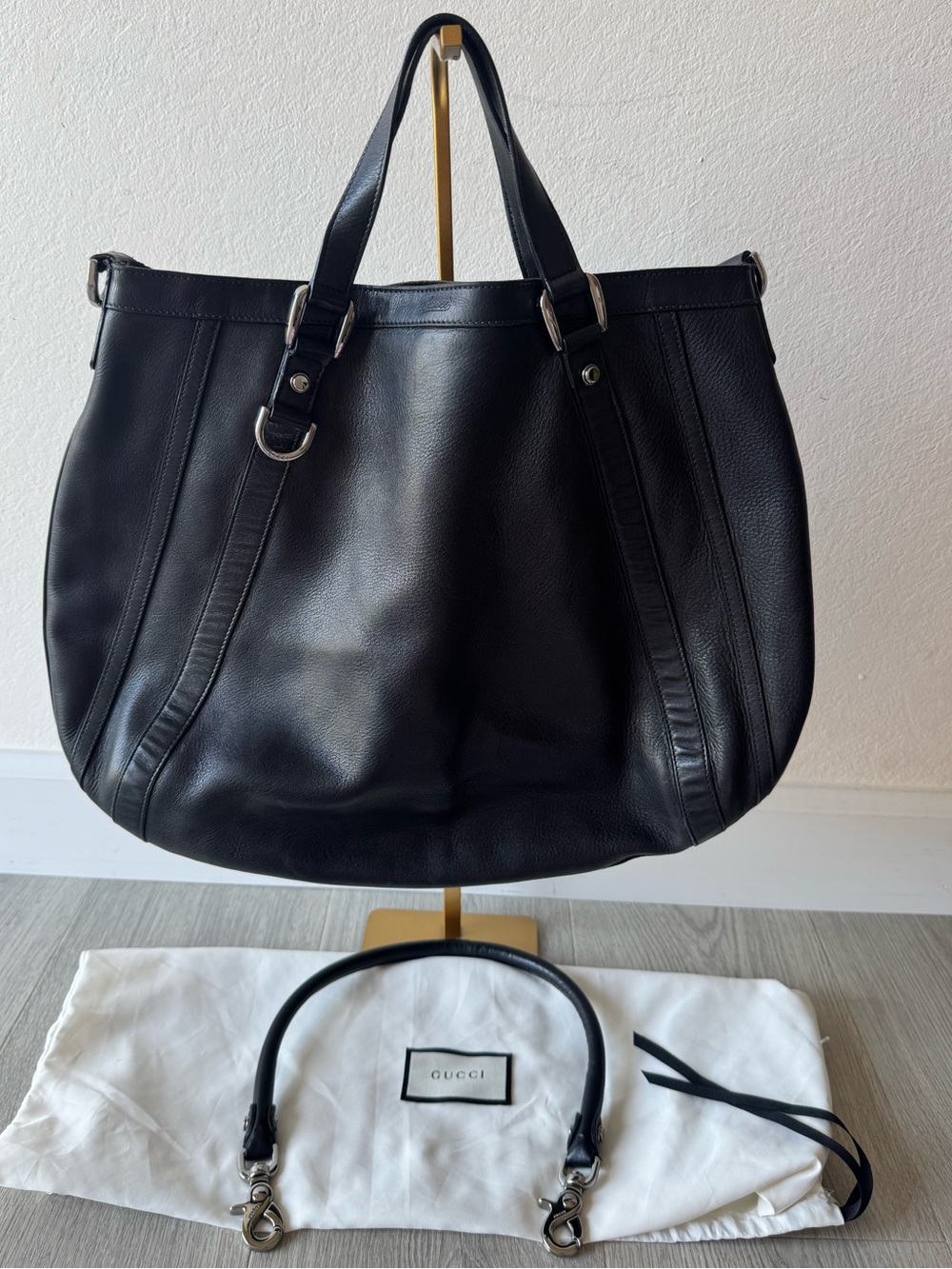 Gucci Abbey Convertible Medium Black Leather Tote with Detachable Strap - Picture 2 of 11